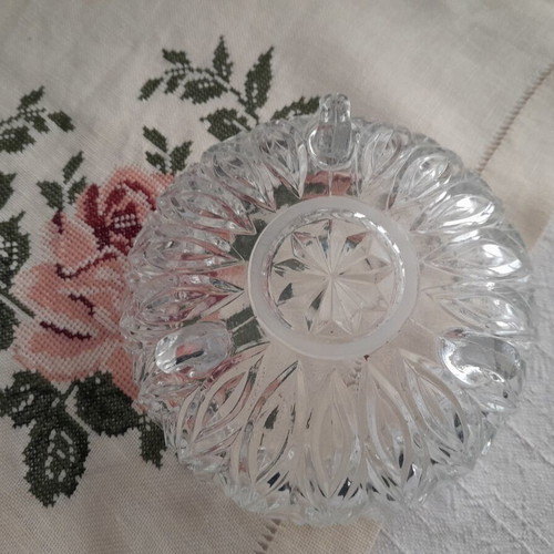Vintage glass bonbonniere with 3 legs like new
