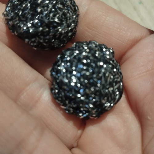 Vintage clip-on earrings used, black and silver