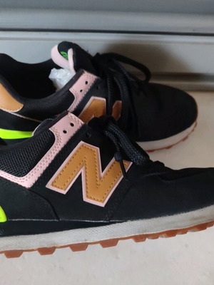 New Balance 574 αθλητικά σαν καινούργια, νούμερο 40,5, μαύρα