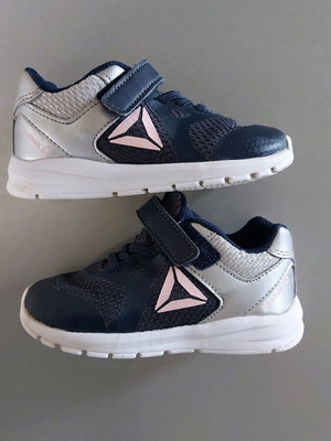 Reebok athletic shoes used for girls size 23.5 blue with pink details