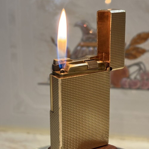 St Dupont lighter like new with elegant design