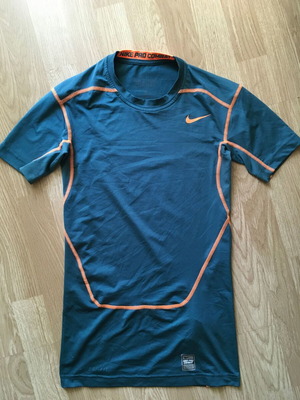 Nike Pro Combat Core Compression 2.0 μπλούζα σαν καινούργια, μέγεθος S