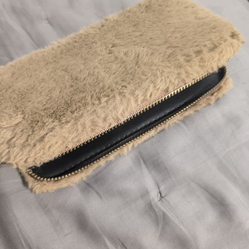 Fluffy Clutch beige, like new