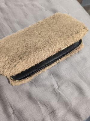 Fluffy Clutch beige, like new