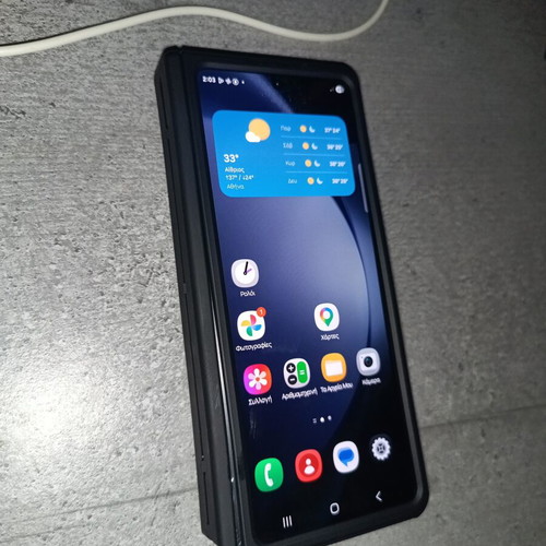 Samsung Fold 5 512GB smartphone with faulty inner screen
