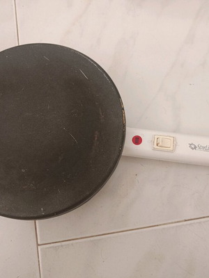 Crepe maker like new, device for making crepes
