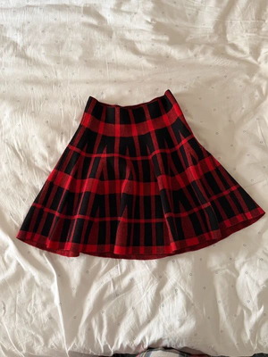 Ths Tartan Mini Skirt like new, red and black