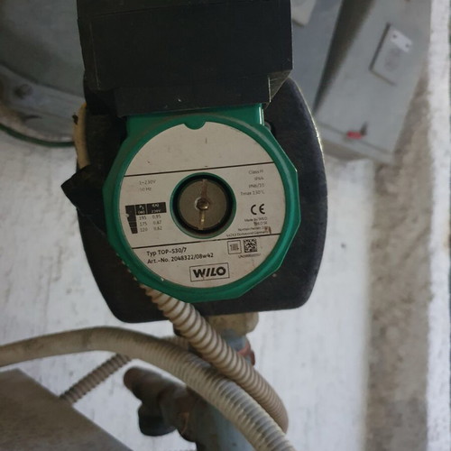 Weizer oil burner with boiler, expansion tank and 2 radiators used