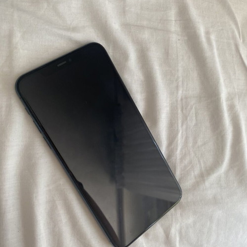 iPhone 11 Pro Max 256GB midnight green, like new with 3 cases and screen protector