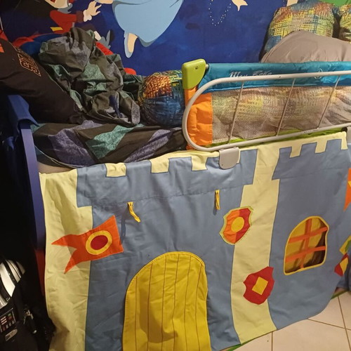 Loft bunk bed with 2 built-in desks and castle curtain