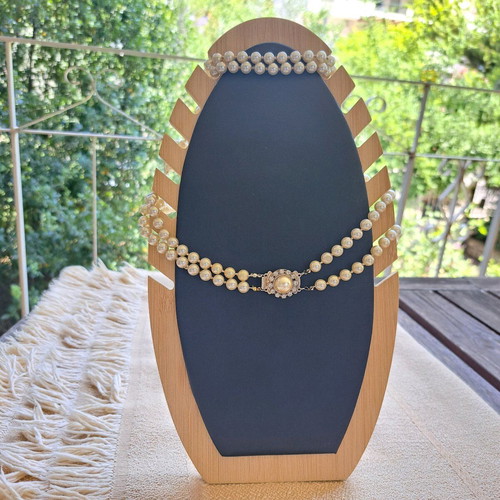 Necklace with pearls and crystals used, long double-wear
