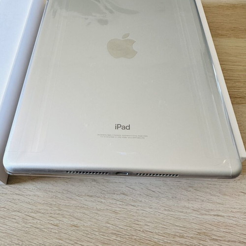 Apple iPad 9.7" Wifi Silver 32GB 6th Generation new
