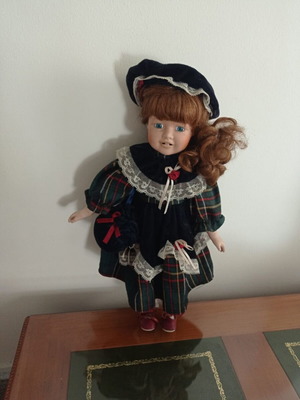 Porcelain doll like new