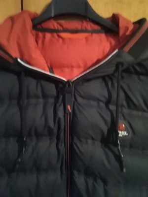 Μουφάν αμάνικο σαν καινούργιο, στεπ επένδυση με κουκούλα, μαύρο-κόκκινο, μέγεθος L