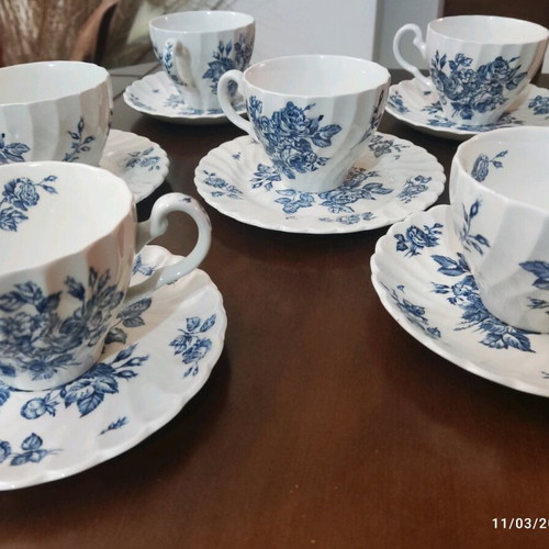 Johnson Bros Devon Sprays porcelain collectible set like new, 6 cups with saucers and 8 dessert plates