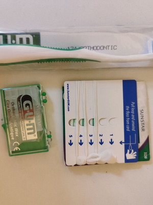 Οδοντόβουρτσα GUM Ortho καινούργια με δωράκια για σιδεράκια