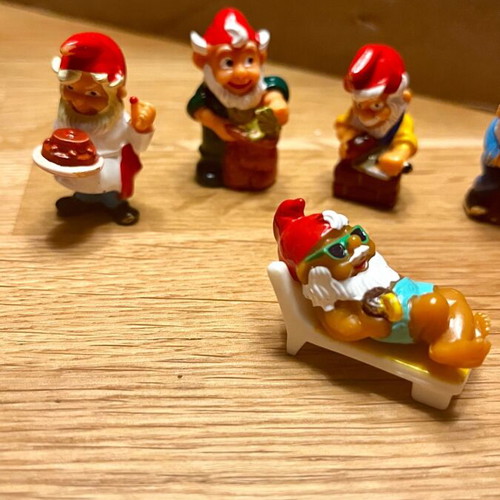 Kinder Surprise 1994 Seven Dwarfs like new