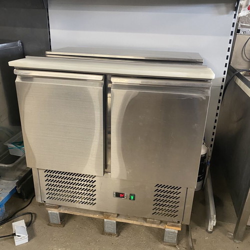 Amitek Saladette Refrigerated Table like new, professional kitchen