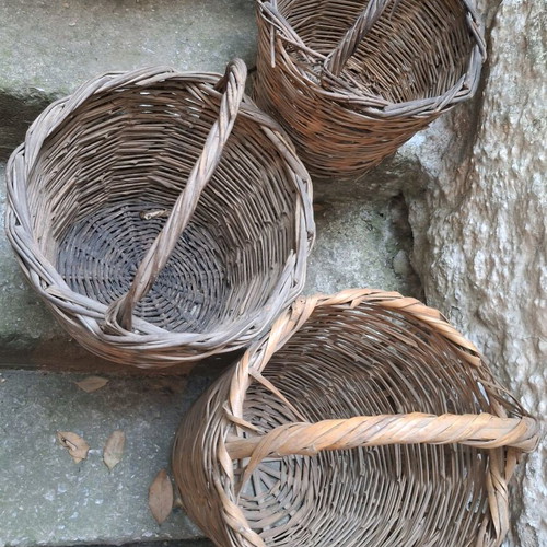 Woven baskets and damigiana used, set of 6