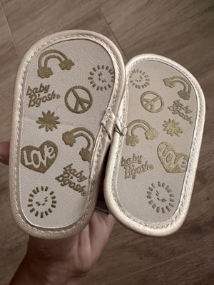 Baby sandals for 0-3 months like new