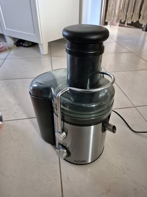 Centrifugal juicer 800W like new