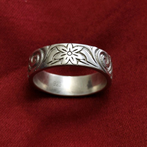 Silver 925 ring new, beautiful shiny