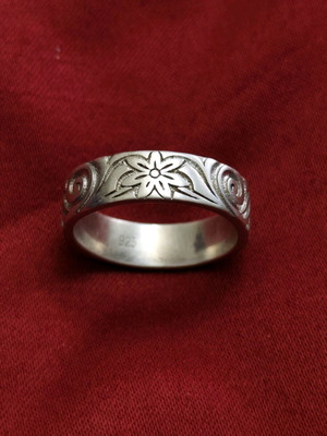 Silver 925 ring new, beautiful shiny