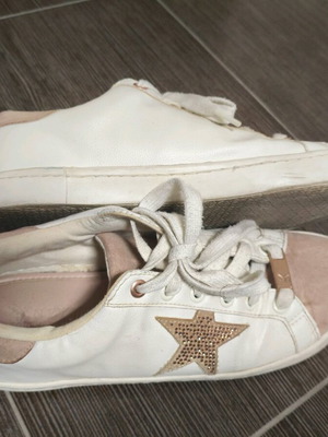 Sneaker size 41 used, white and beige sports shoe