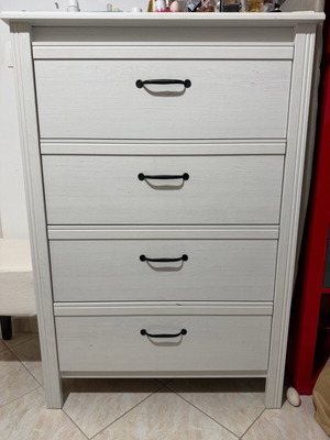 Συρταριέρα Ikea σαν καινούργιο με πολύ αποθηκευτικό χώρο 1.17x80