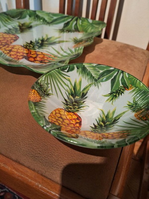 Decorative plates like new, set