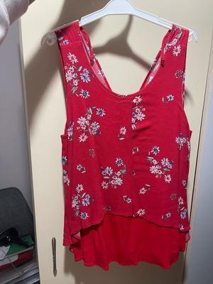 Bershka Κόκκινο Μπλουζάκι Με Σχέδια Σχεδόν Αφόρετο