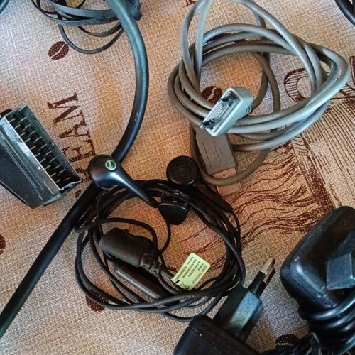 Various mobile and TV & PC cables used, functional