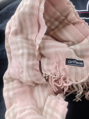 Шал Oriflame употребяван розов каре двулицев с ресни