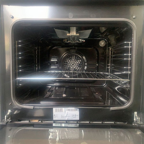 Natural gas oven like new, built-in