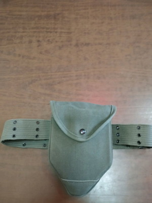 Folding spade used with case and carrying belt