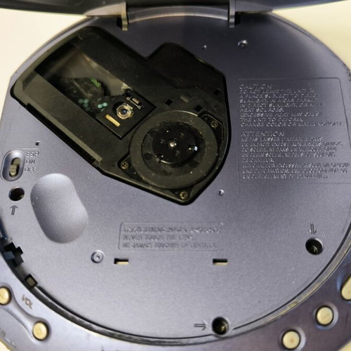 Sony CD Walkman D-E220 ESPMAX used for repair or parts