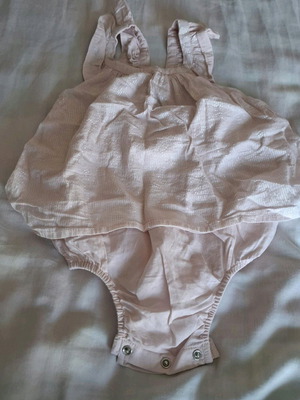 Baby Gap baby romper summer 18-24 months like new