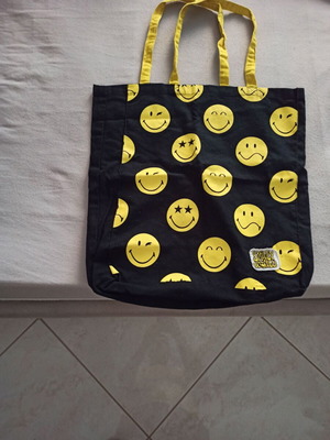 Пазарска чанта Smiley World нова, черна