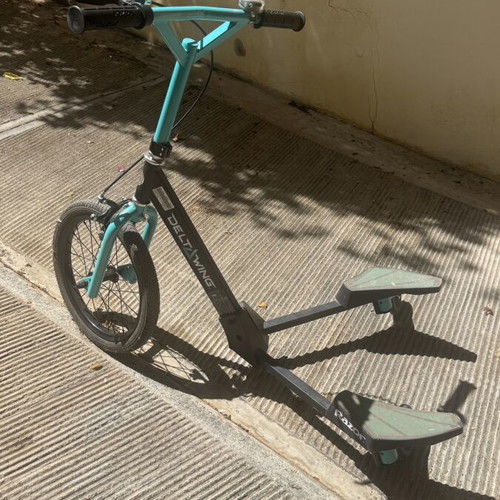 Deltawing Razor scooter like new, excellent condition