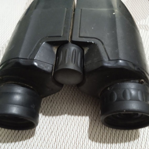 Binoculars with central focus adjustment used