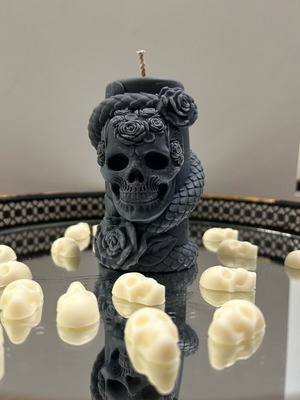 Handmade scented soy candle with vanilla aroma skull shape new