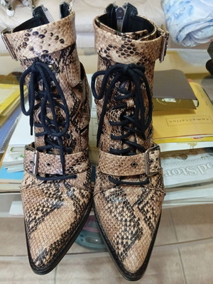Tsakiris Mallas women's croco ankle boots size 37 like new, beige brown