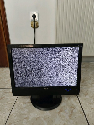 LG монитор телевизор като нов с RCA DVI VGA портове и антена