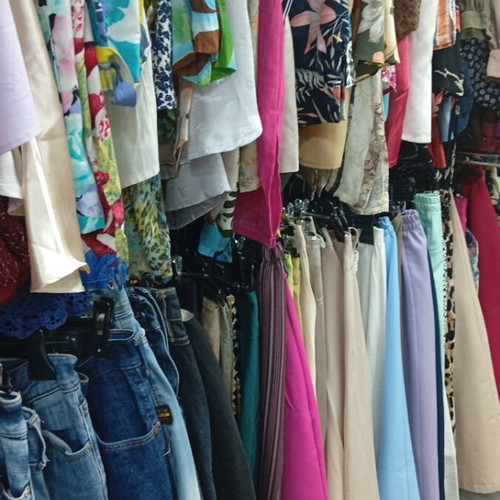 Επιχείρηση thrift shop με vintage ρούχα, παπούτσια και αξεσουάρ