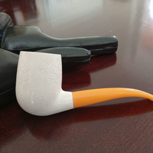 Meerschaum pipe new, hand-carved with floral design