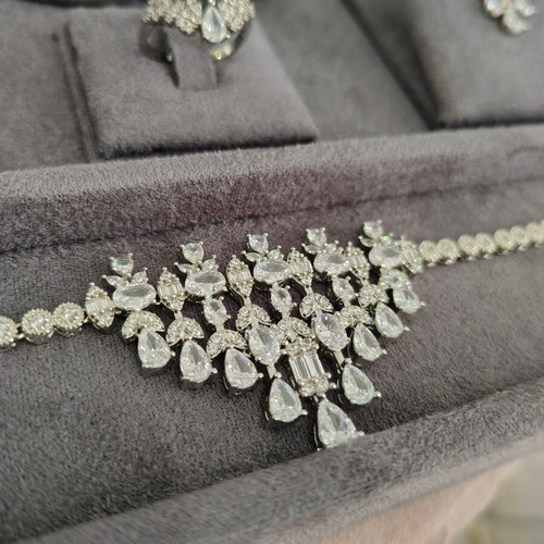 Jewelry set with zircon, like new, silver color, 4 pieces