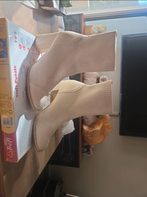 Fabric heel boots off white like new