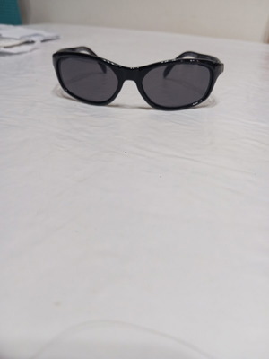 Children's sunglasses like new, black frame and lenses