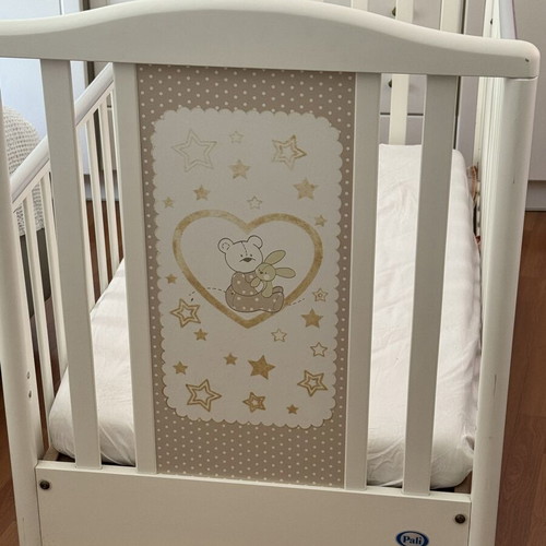 Baby cot like new, barely used