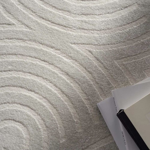 Embossed hallway rug 4m like new, cream